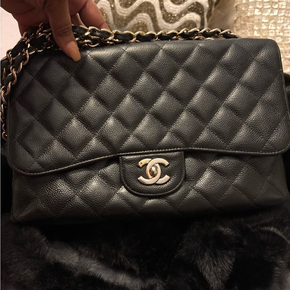 Chanel Classic Jumbo Black Quilted Shoulder Bag - Picture 3 of 15